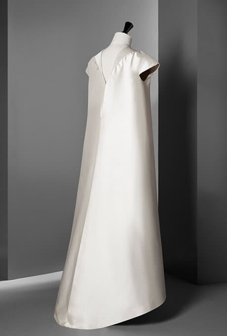 Evening dress in white zibeline by Staron